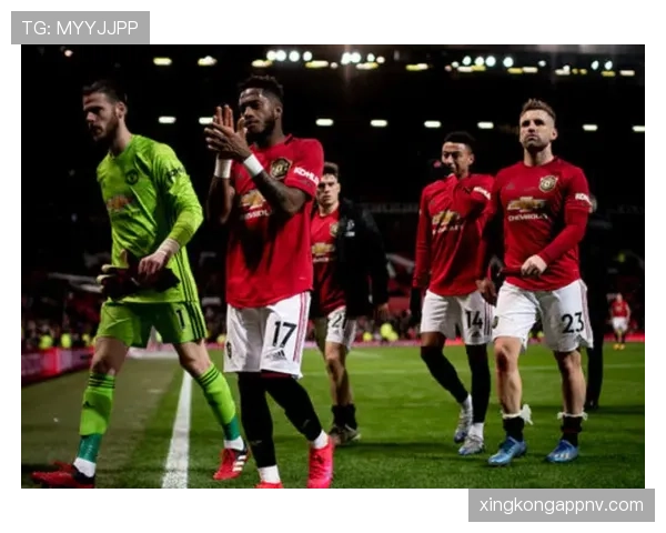 曼联重建进程混乱，战略缺失问题逐步反映在赛季表现与竞争格局中